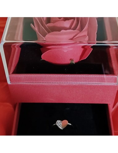 Cofanetto con Rosa Eterna e Anello a Cuore-ilregnodelloshop.it